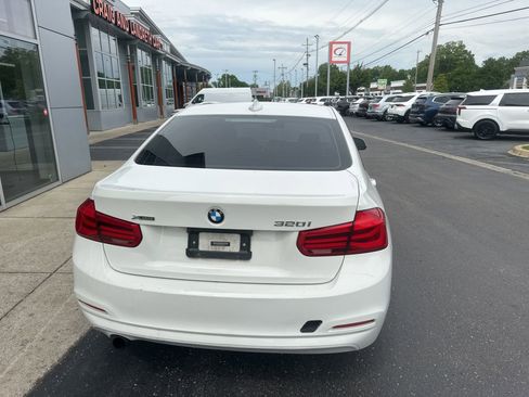 Used 2016 BMW 320i xDrive Sedan AWD/4WD image 4