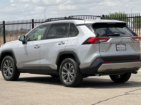 Certified 2022 Toyota RAV4 Limited AWD/4WD image 7
