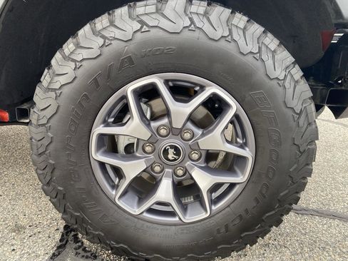 Used 2023 Ford Bronco Badlands image 11