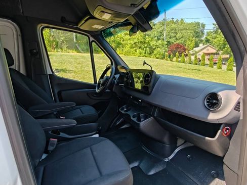 Used 2021 Mercedes-Benz Sprinter 2500 image 5