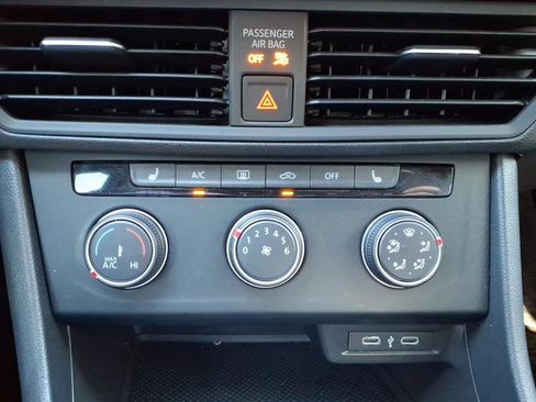 Used 2024 Volkswagen Jetta Sport image 22