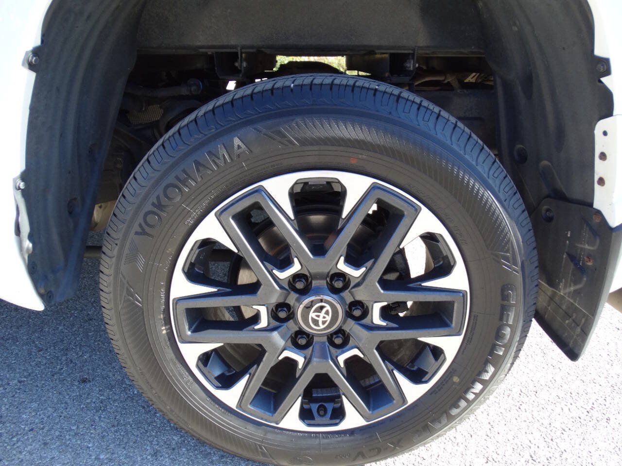 Used 2022 Toyota Tundra 4x4 CrewMax SR image 41