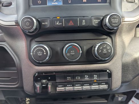 Used 2022 RAM 5500 Tradesman w/ Safety Group image 19