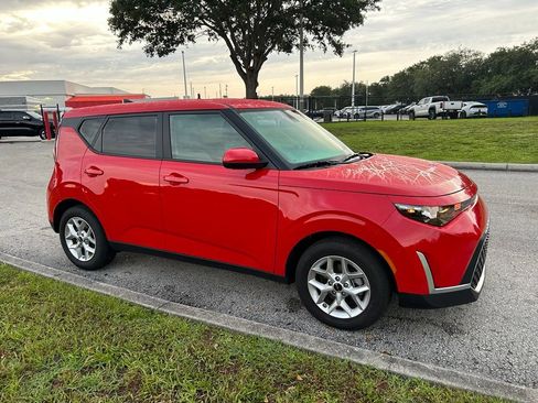 Used 2025 Kia Soul LX w/ LX Technology Package FWD image 8