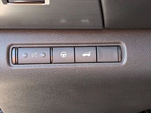 Used 2024 Nissan Pathfinder SL w/ SL Premium Package FWD image 17
