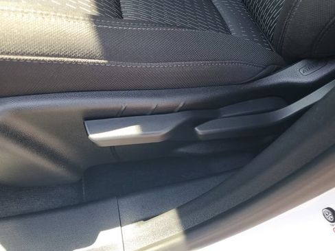 Certified 2025 Chevrolet Equinox LT AWD/4WD image 18