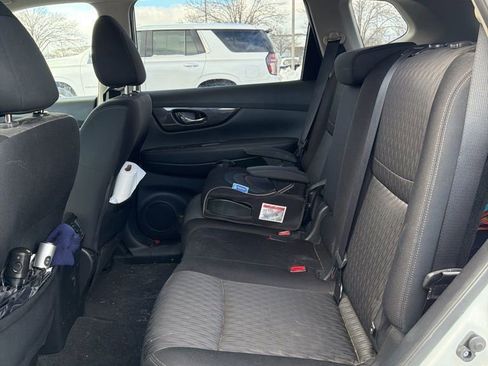 Used 2019 Nissan Rogue SV w/ Sun & Sound Touring Package image 6