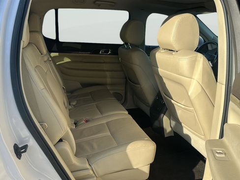 Used 2019 Lincoln MKT AWD image 11