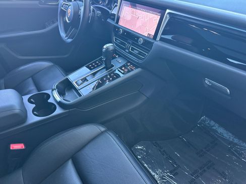 Certified 2024 Porsche Macan AWD/4WD image 15