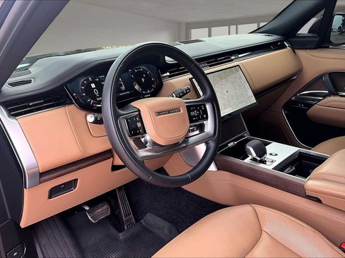 Used 2025 Land Rover Range Rover SE AWD/4WD image 12