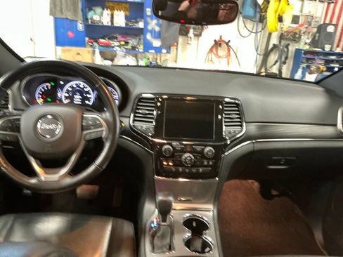 Used 2022 Jeep Grand Cherokee Limited AWD/4WD image 18