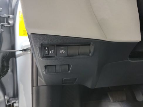 Used 2024 Toyota Corolla Cross L FWD image 13