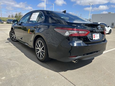 Certified 2022 Toyota Camry XLE w/ Navigation Upgrade Package image 4