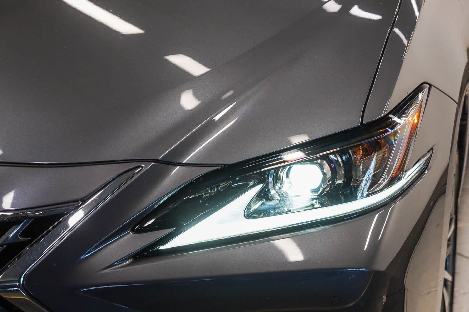 Used 2025 Lexus ES 300h w/ Premium Package FWD image 7