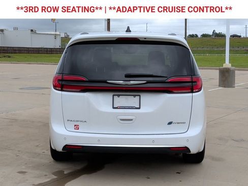 Used 2024 Chrysler Pacifica Limited FWD image 7
