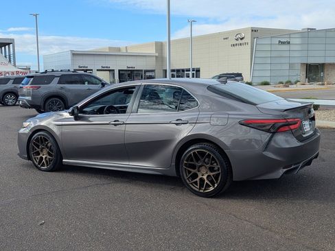 Used 2020 Toyota Camry SE w/ Blackout Package image 4