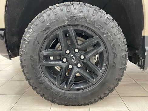 Certified 2022 Chevrolet Silverado 1500 Custom Trail Boss w/ LPO, Dark Essentials Package image 7