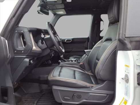 Used 2025 Ford Bronco Outer Banks image 17