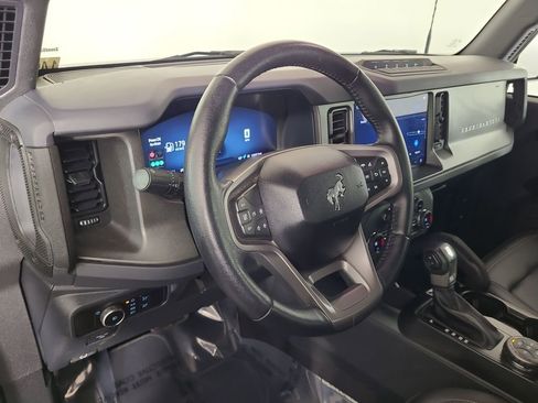 Used 2025 Ford Bronco Badlands image 13