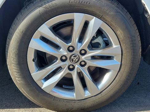 Used 2022 Toyota Sienna Limited FWD image 12