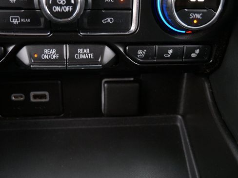 Used 2021 Chevrolet Tahoe Premier w/ Premium Package AWD/4WD image 25