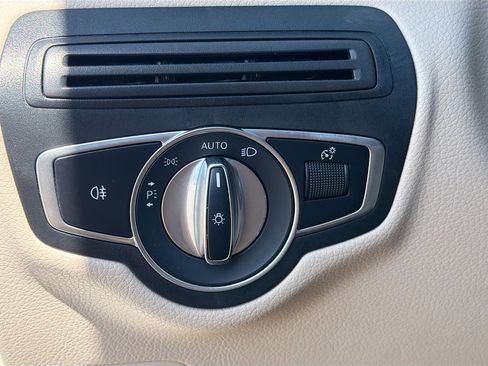 Used 2019 Mercedes-Benz GLC 300 image 34