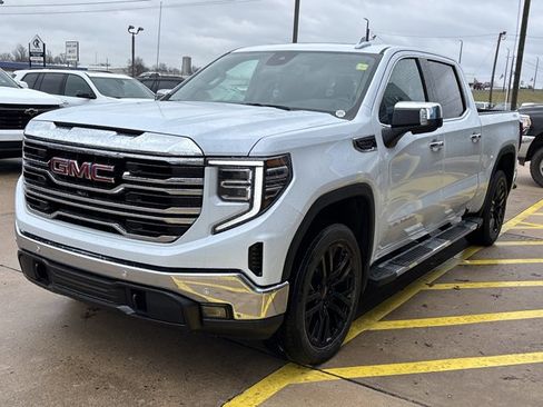 New 2026 GMC Sierra 1500 SLT image 9
