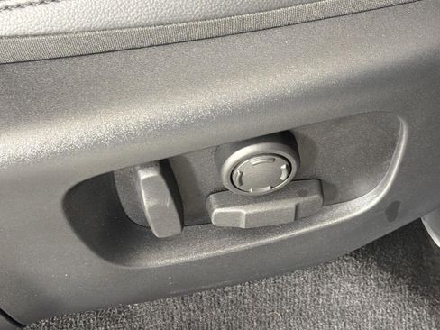 Certified 2025 Land Rover Range Rover Evoque Dynamic SE image 33