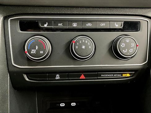 Used 2023 Volkswagen Atlas Cross Sport SE image 35