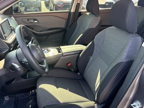Used 2022 Nissan Rogue SV FWD image 13