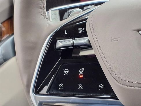 Used 2025 Cadillac Escalade Sport Platinum w/ LPO, ONYX Package image 26