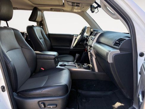 Used 2018 Toyota 4Runner SR5 Premium image 10