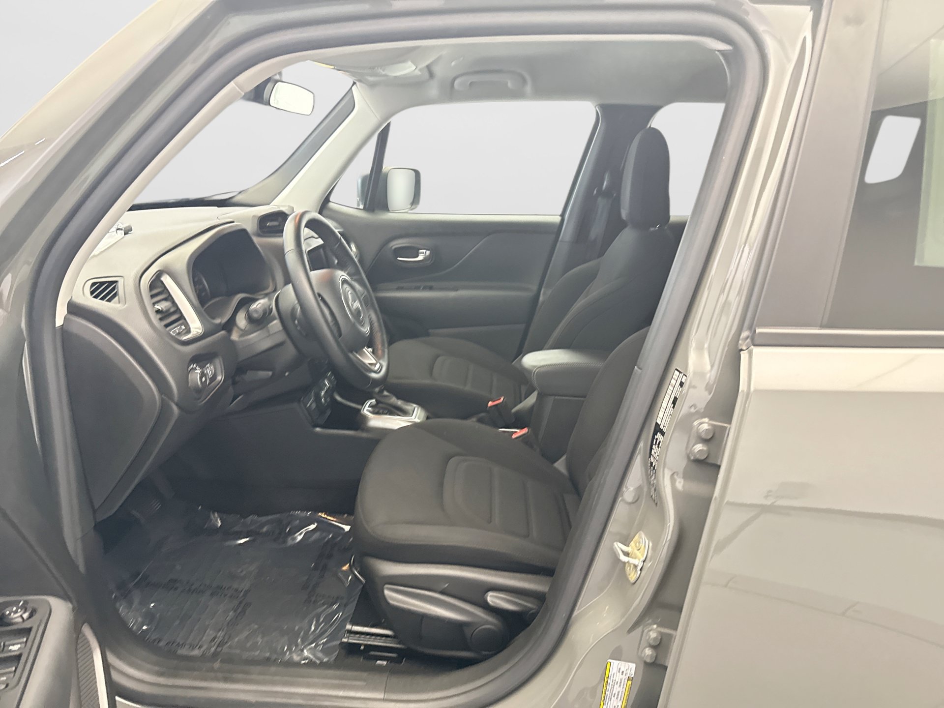 Used 2022 Jeep Renegade Latitude AWD/4WD image 11