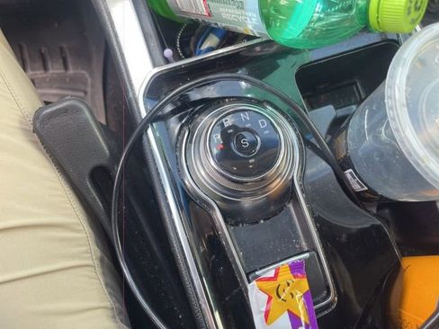 Used 2019 Ford Edge Titanium image 22