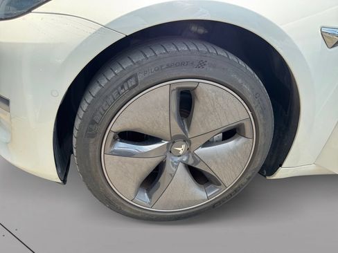 Used 2020 Tesla Model 3 Standard Range Plus RWD image 12