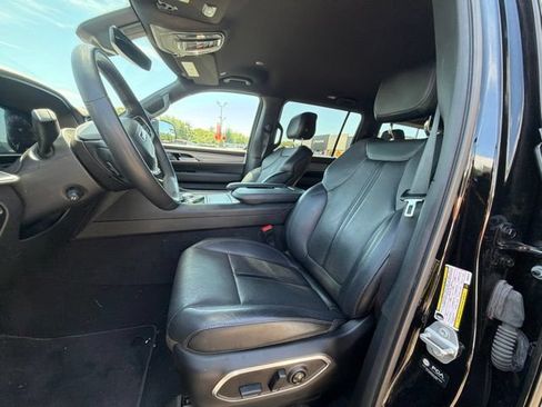 Used 2025 Jeep Wagoneer Series II AWD/4WD image 14