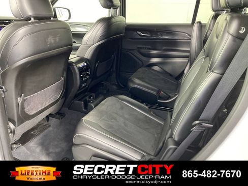 Used 2023 Jeep Grand Cherokee L Laredo AWD/4WD image 30