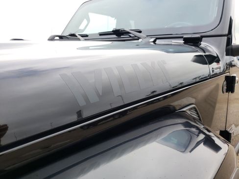 Used 2021 Jeep Gladiator Sport image 12