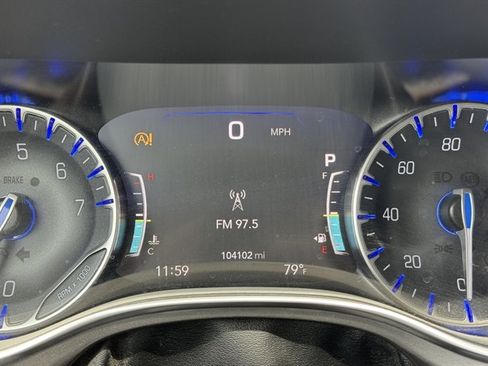 Used 2019 Chrysler Pacifica Limited FWD image 10