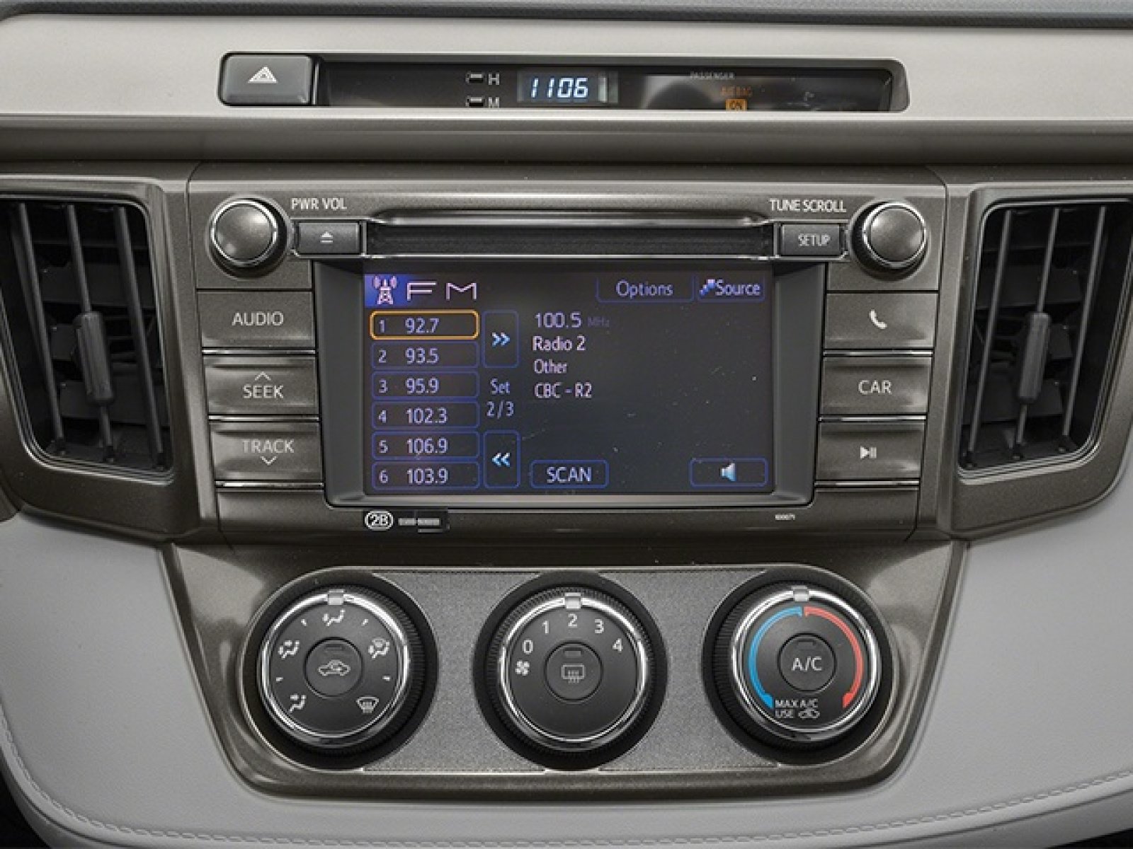 Used 2013 Toyota RAV4 Limited AWD/4WD image 10