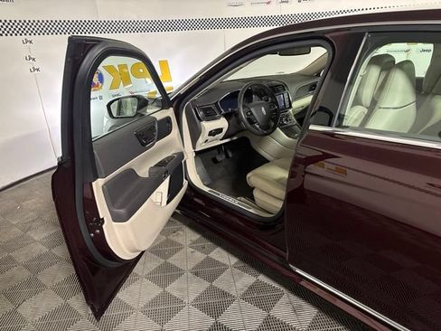 Used 2019 Lincoln Continental Reserve AWD/4WD image 10