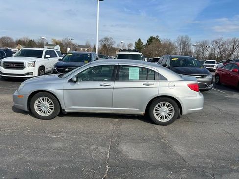 Used 2009 Chrysler Sebring Touring FWD image 8