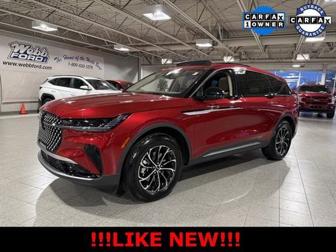 Used 2025 Lincoln Nautilus Premier w/ Equipment Group 102A image 4