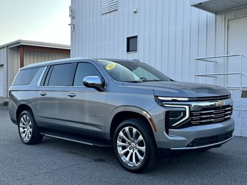 Used 2025 Chevrolet Suburban Premier image 4