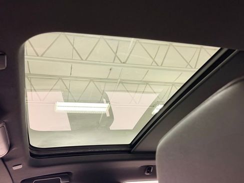 Certified 2024 Chevrolet Suburban Z71 w/ Luxury Package image 20