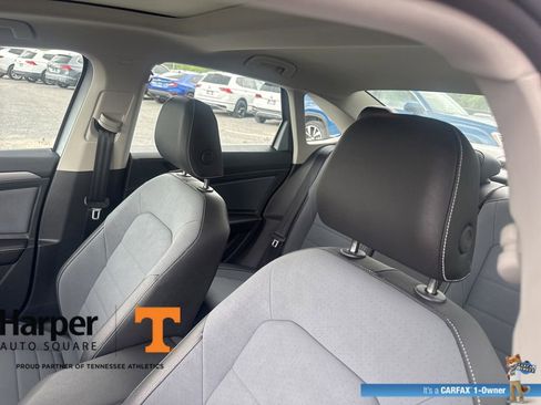 Used 2025 Volkswagen Jetta SE w/ Sunroof Package FWD image 12
