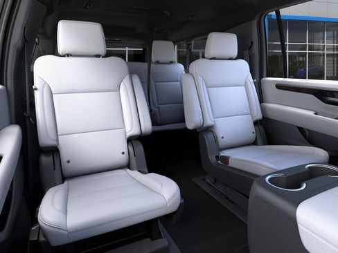 New 2026 Chevrolet Suburban Premier w/ Sun And Tow Package AWD/4WD image 17