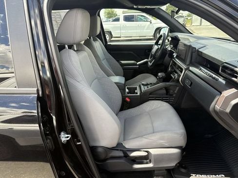 Used 2024 Toyota Tacoma SR5 AWD/4WD image 23