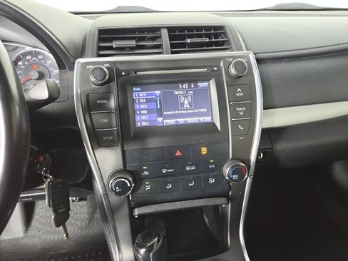 Used 2016 Toyota Camry SE w/ Moonroof Package FWD image 24