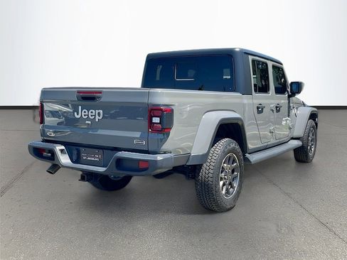 Certified 2020 Jeep Gladiator Overland AWD/4WD image 7
